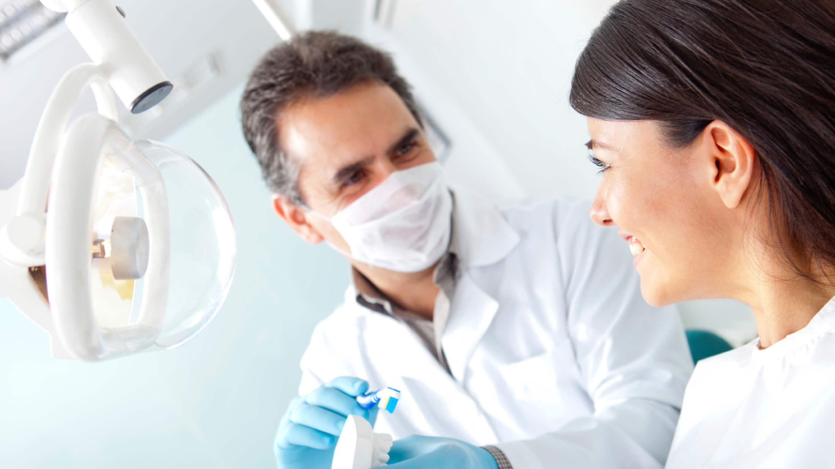 What Should I Look For in a Periodontist Near Me?